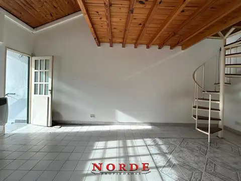 Depto Tipo Casa 2 ambientes con 1 baño