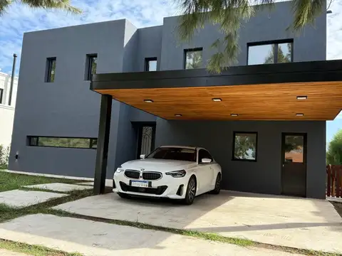 Casa en venta El Naudir 5 dormitorios al agua