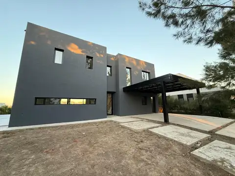 Venta|Casa en El Naudir 5 dormitorios al agua