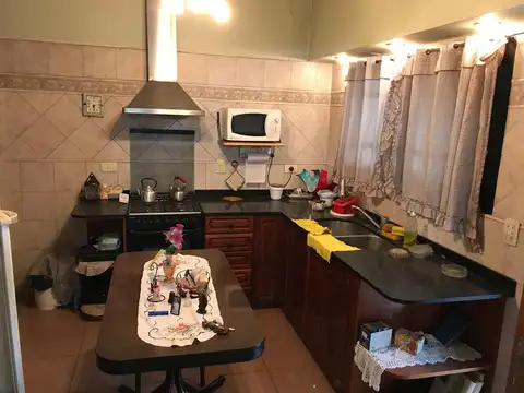VENDO CHALET CASTELAR SUR . EXCELENTE UBICACIÓN  
