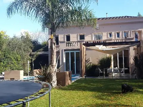 Casa 4 ambientes con 4 baños