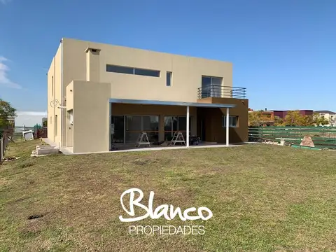 Casa en Venta en Puertos del Lago, Barrio Vistas, Escobar, G.B.A. Zona Norte