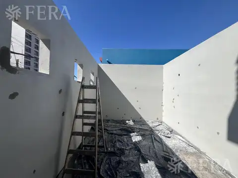 Venta de Oficina en ochava con patio en Wilde