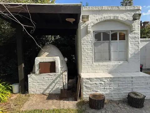 Casa 6 ambientes con 4 baños