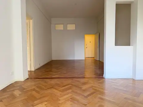 Impecable 2 ambientes reciclado con depedendencia en Recoleta