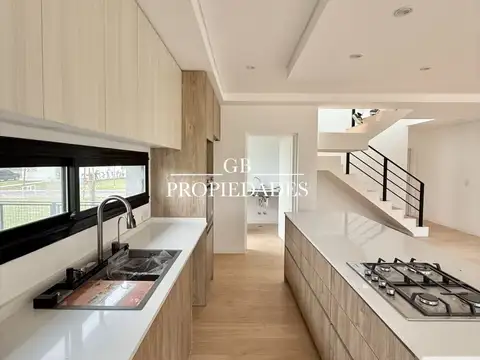 Venta de Casa 5 Ambientes en Santa Lucia, Pilar