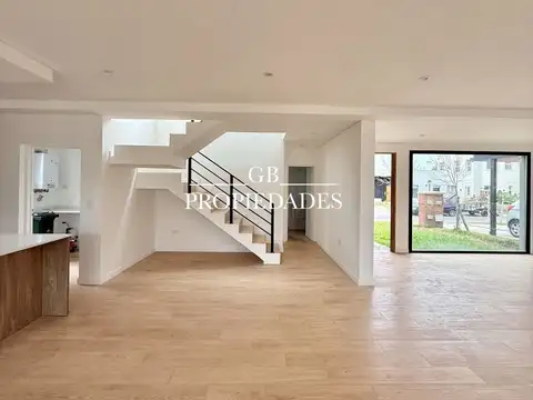 Venta de Casa 5 Ambientes en Santa Lucia, Pilar