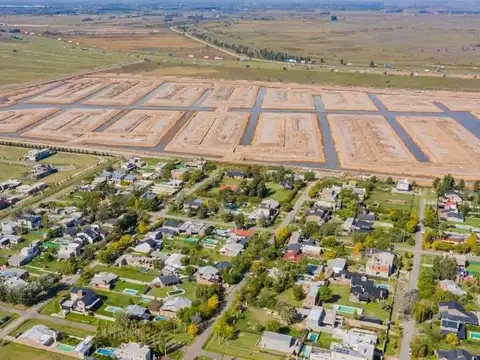Terreno en Venta Funes Lake 500 m2 . Permuta. Alhajamiento Pago