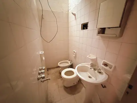 Local en Alquiler en Barrio España y Hospitales, $ 300.000