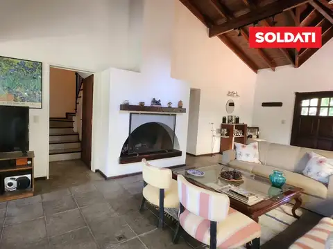 Casa en Venta con 2 cocheras