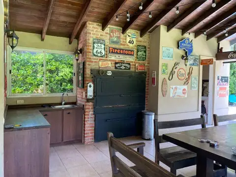 Casa 4 ambientes con 2 baños