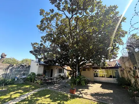 Casa en Venta con 3 cocheras