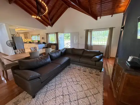 Casa 4 ambientes con 1 baño