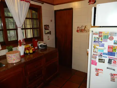 AMPLIA CASA CON PILETA Y QUINCHO | EXCELENTE ESTADO | APTA CRÉDITO