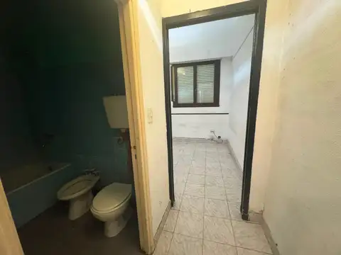 Venta departamento 2 ambientes con patio balvanera