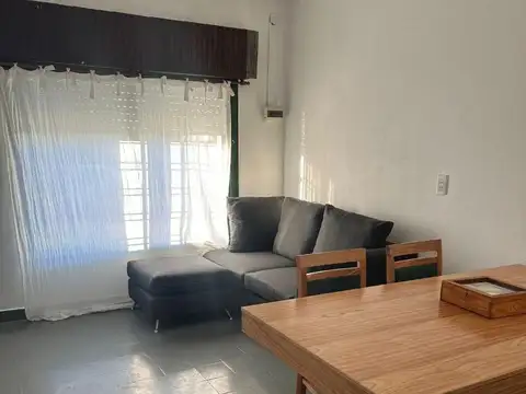 Casa en Alquiler con 2 cocheras
