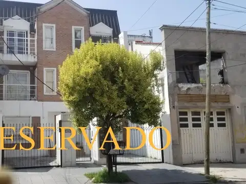 Departamento 2 ambientes planta baja con cochera