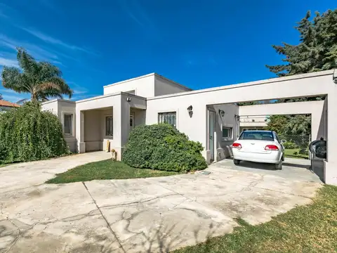 VENTA/PERMUTA - Casa - 2 dormitorios - Parque y cocheras - Sol Paraná, Pueblo Esther.