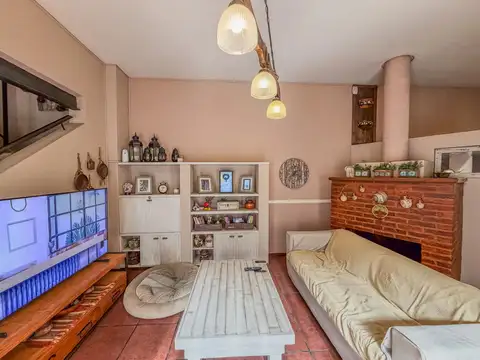 Casa 5 ambientes con 2 baños
