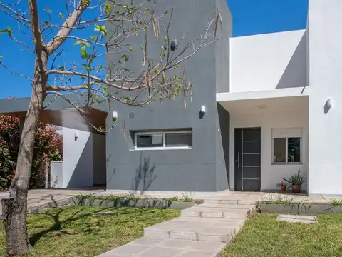 Casa con piscina en Barrio cerrado La Antonella