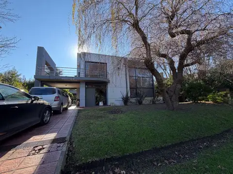 Excelente casa en venta en Los Cardales Country Club