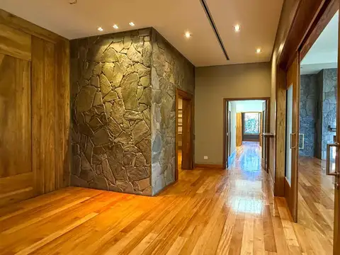 Casa 7 ambientes con 5 baños