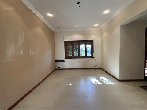 Casa en Alquiler con 2 cocheras