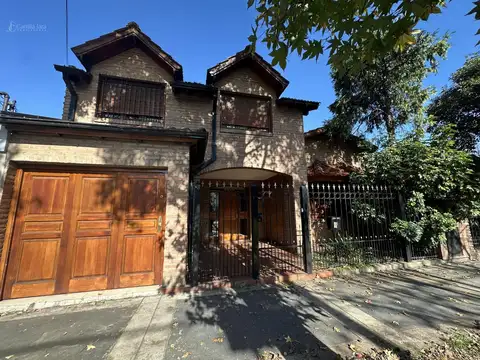 CHALET 5 AMBIENTES EN VENTA EN CASTELAR NORTE PARQUE AYERZA
