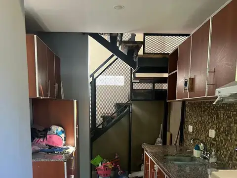 Depto Tipo Casa en Alquiler en Melchor Romero, $ 650.000