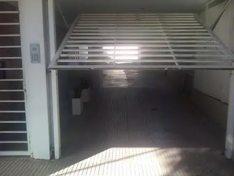 Venta de cochera descubierta floresta