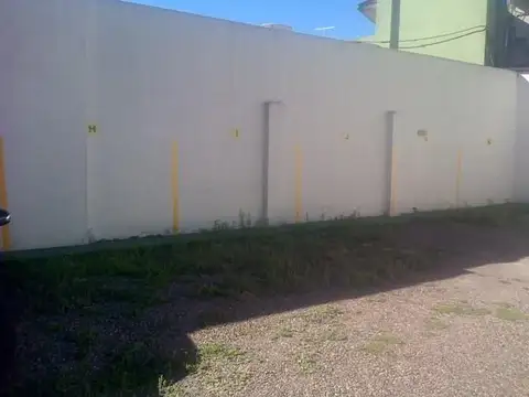 Venta de cochera descubierta floresta