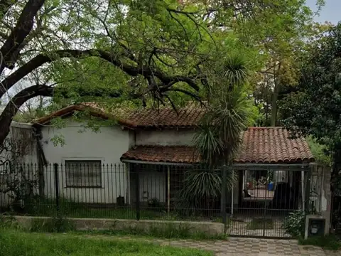 CASA  VENTA 4 AMB COCHERA APTA CREDITO  BURZACO