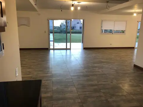 Importante Casa 5 Amb. con Costa de Laguna Principado Ciudad Nautica Canning San Vicente
