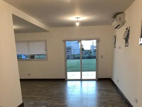 Casa en Alquiler con 1 cochera