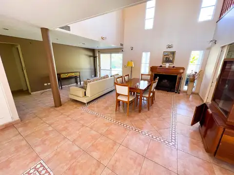 Casa en Alquiler de 4 dormitorios