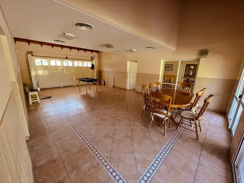 Casa en Alquiler con 1 cochera