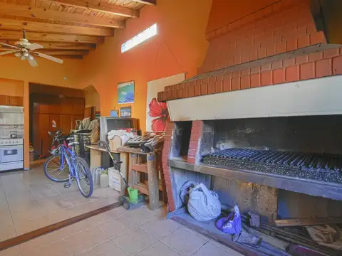 Casa en Venta con 3 cocheras