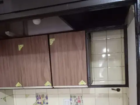 MONOAMBIENTE A LA CALLE CON BALCON A 1 CUADRA DE AVDA. RIVADAVIA Y DE PLAZA ONCE.