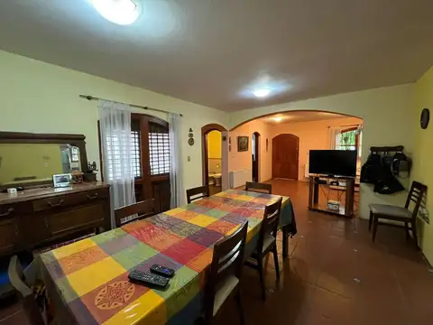 Casa en Venta con 3 cocheras