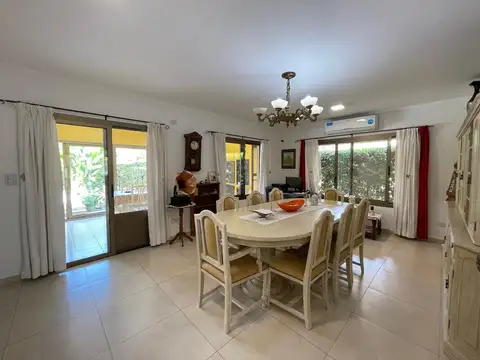 Casa 5 ambientes con 3 baños