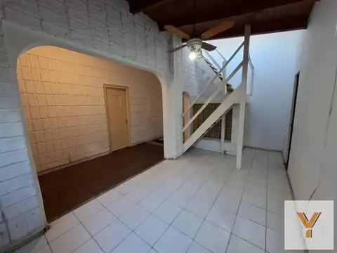 Depto Tipo Casa 6 ambientes con 2 baños
