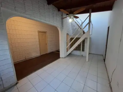 Depto Tipo Casa 6 ambientes con 2 baños