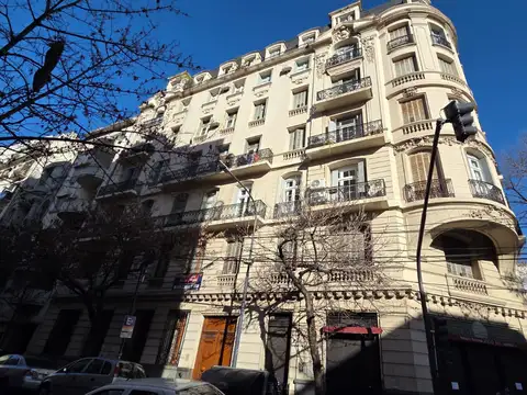 5 AMBIENTES EN EDIFICIO SEÑORIAL EN ESQUINA, APTO VIVIENDA Y ESTUDIOS PROFESIONALES