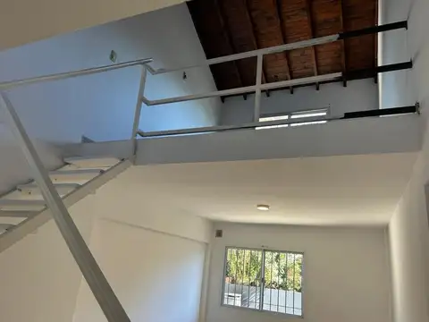 Depto Tipo Casa 2 ambientes con 1 baño