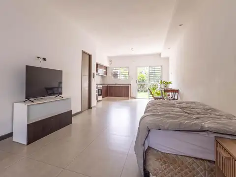 VENTA CASA DUPLEX CARAPACHAY 4 AMB COCHERA JARDIN SIN EXPENSAS