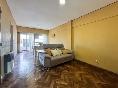 VENTA - Piso exclusivo de dos dormitorios con cochera - Abasto, Rosario.