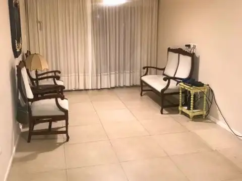 Calle Castro Barros 32 , Piso 1