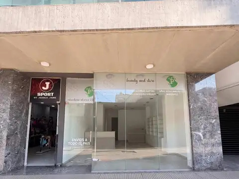 ALQUILER de local comercial de 58 m2 propios en Crisóstomo Álvarez al 600, Zona Centro, SMT