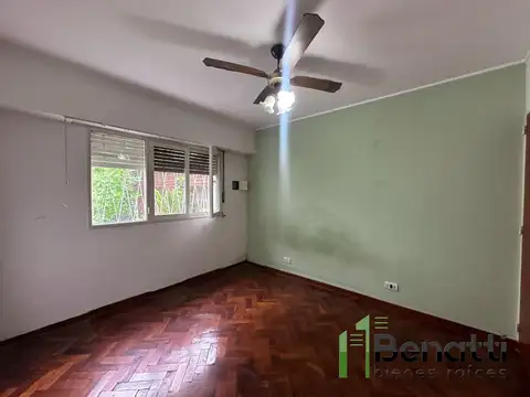 Casa en LOTE PROPIO. 4 AMBIENTES CON JARDIN Y PILETA