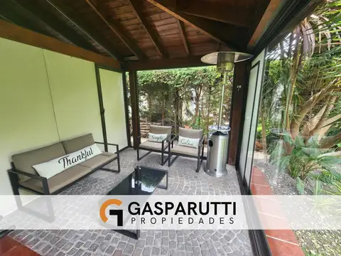 Casa en Venta con 3 cocheras
